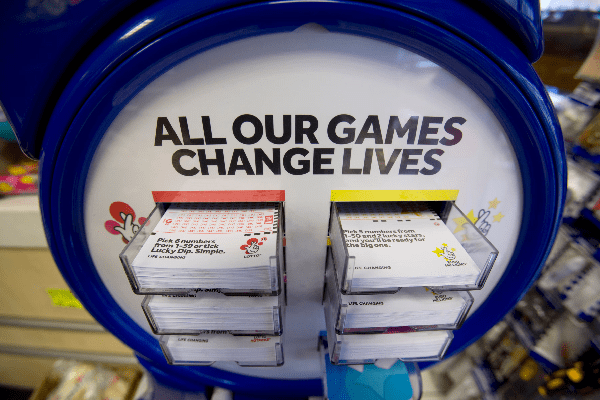 The deadline for choosing a National Lottery operator is extended by the Gambling Commission